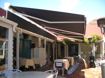 Retractable Awning2